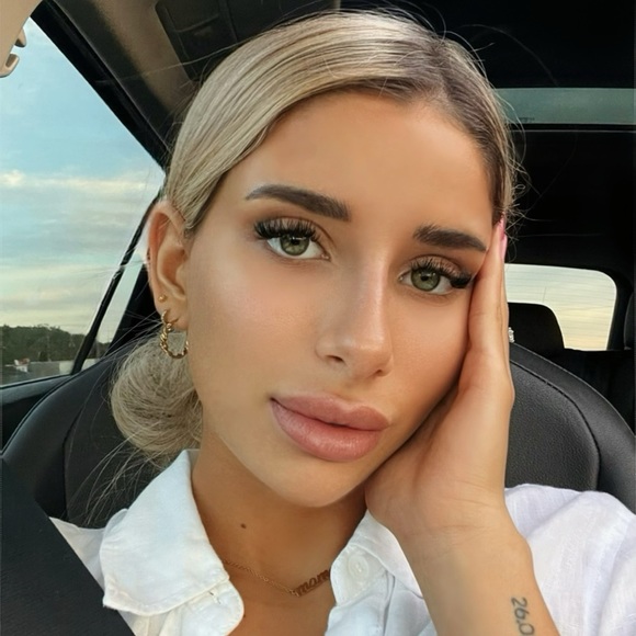 Meet your Posher, Amanda - Picture 1 of 1